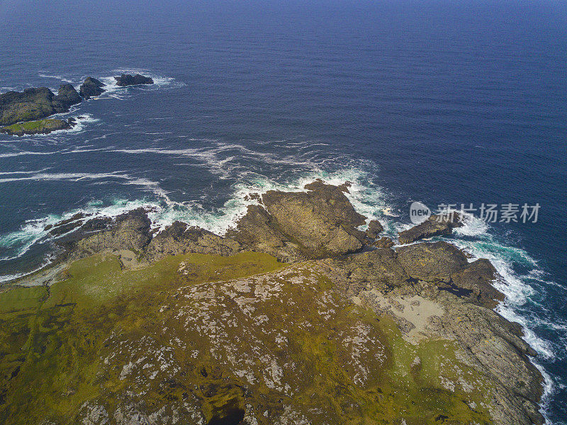 鸟瞰图Inishbofin，野生大西洋方式，Co. Galway，爱尔兰。